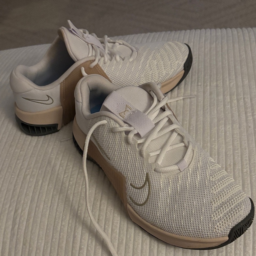 Nike Metcon 9 white/cream/black sneakers